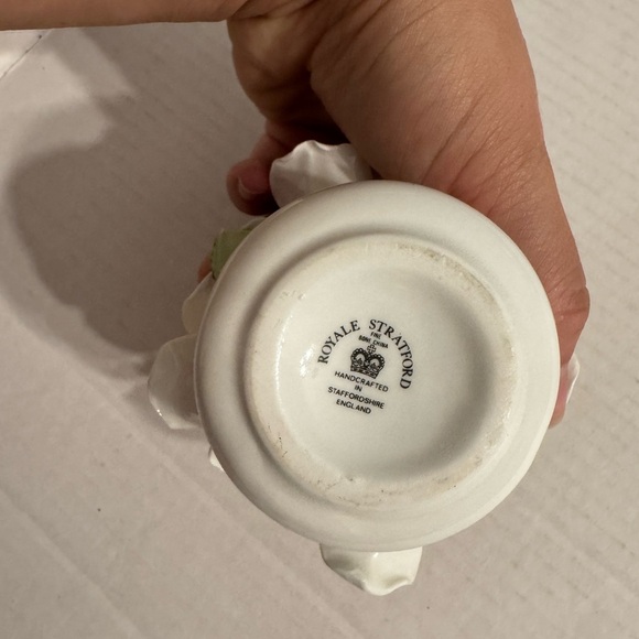 Vintage Royale Stratford Handcrafted Floral Staffordshire Fine Bone Crown China - Picture 4 of 4